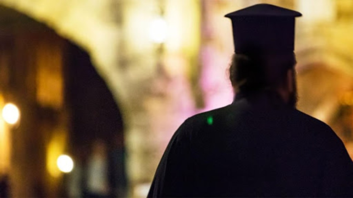 Θεσσαλονίκη: Καταδικάστηκε ο ιερέας που απείλησε την πρεσβυτέρα του