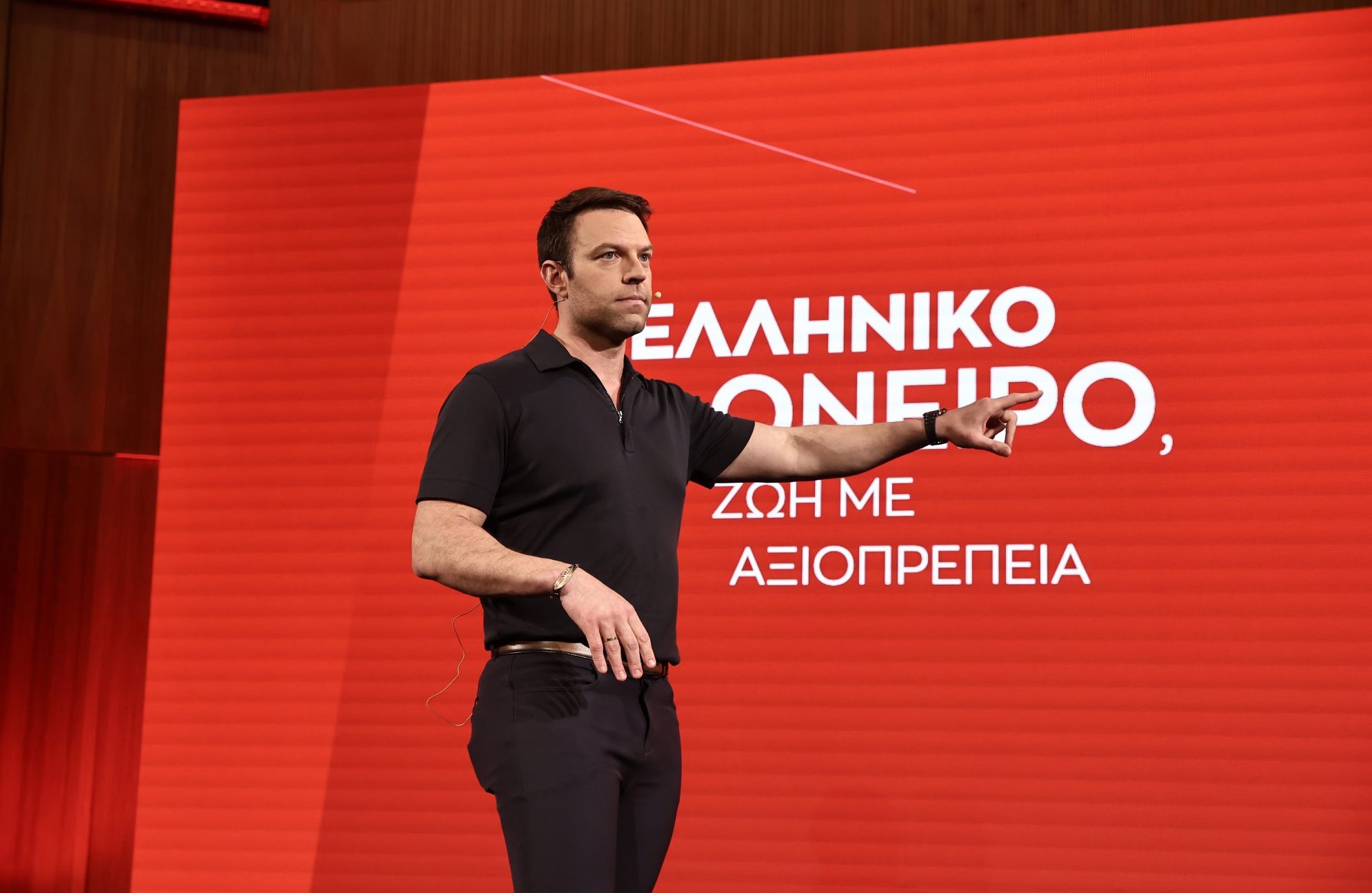 Ο Κασσελάκης κουρεύτηκε «σύριζα» και έγινε «φίνο φανταράκι» στο Tik Tok