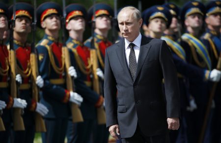 Βλαντίμιρ Πούτιν, ο γυμνός βασιλιάς που θέλει να κυβερνήσει επ’ αόριστον