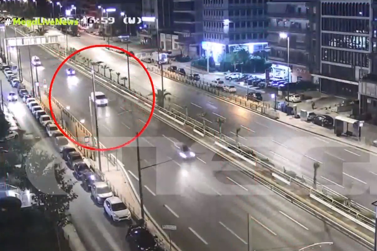 Τροχαίο στη Λ. Συγγρού: Οδηγός ΙΧ εμβόλισε φορτηγάκι – Βίντεο