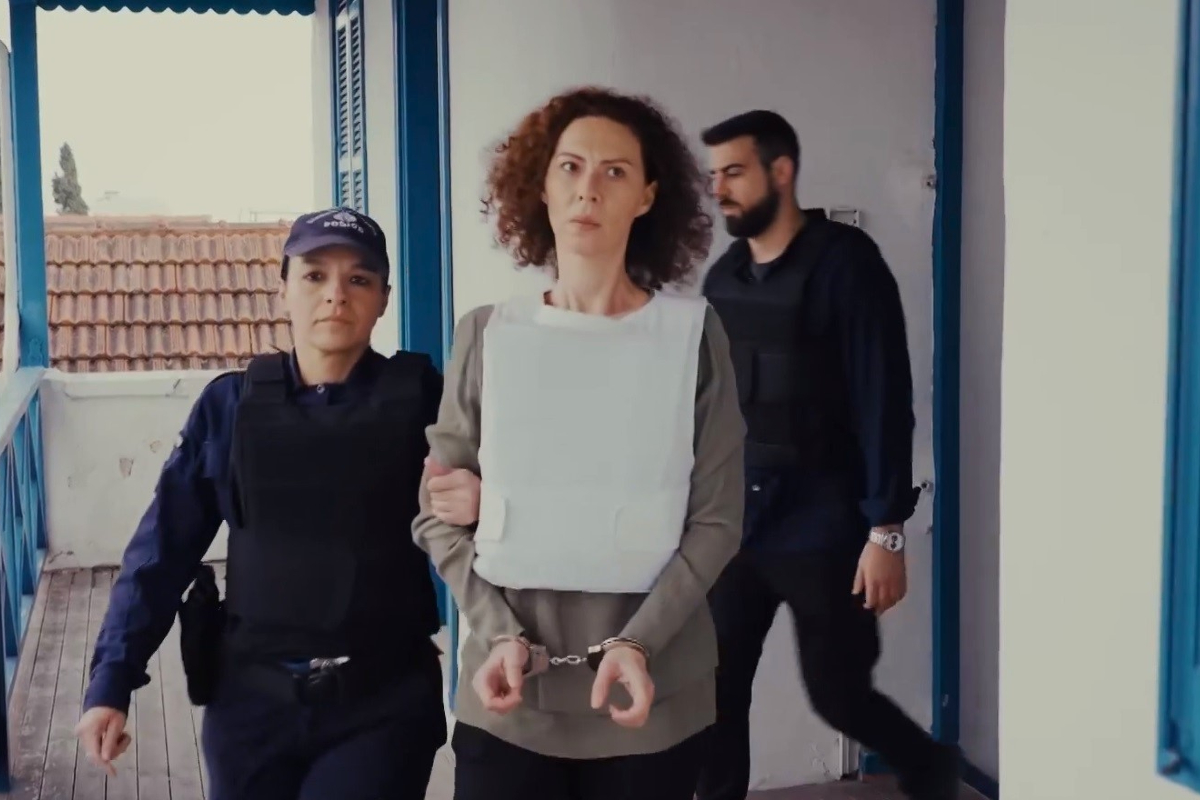 Η Γη της Ελιάς: Η Αρετή προφυλακίζεται