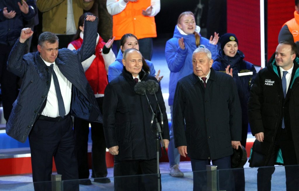 Πούτιν: Σε συναυλία στην Κόκκινη Πλατεία – Γιορτάζει την προσάρτηση της Κριμαίας