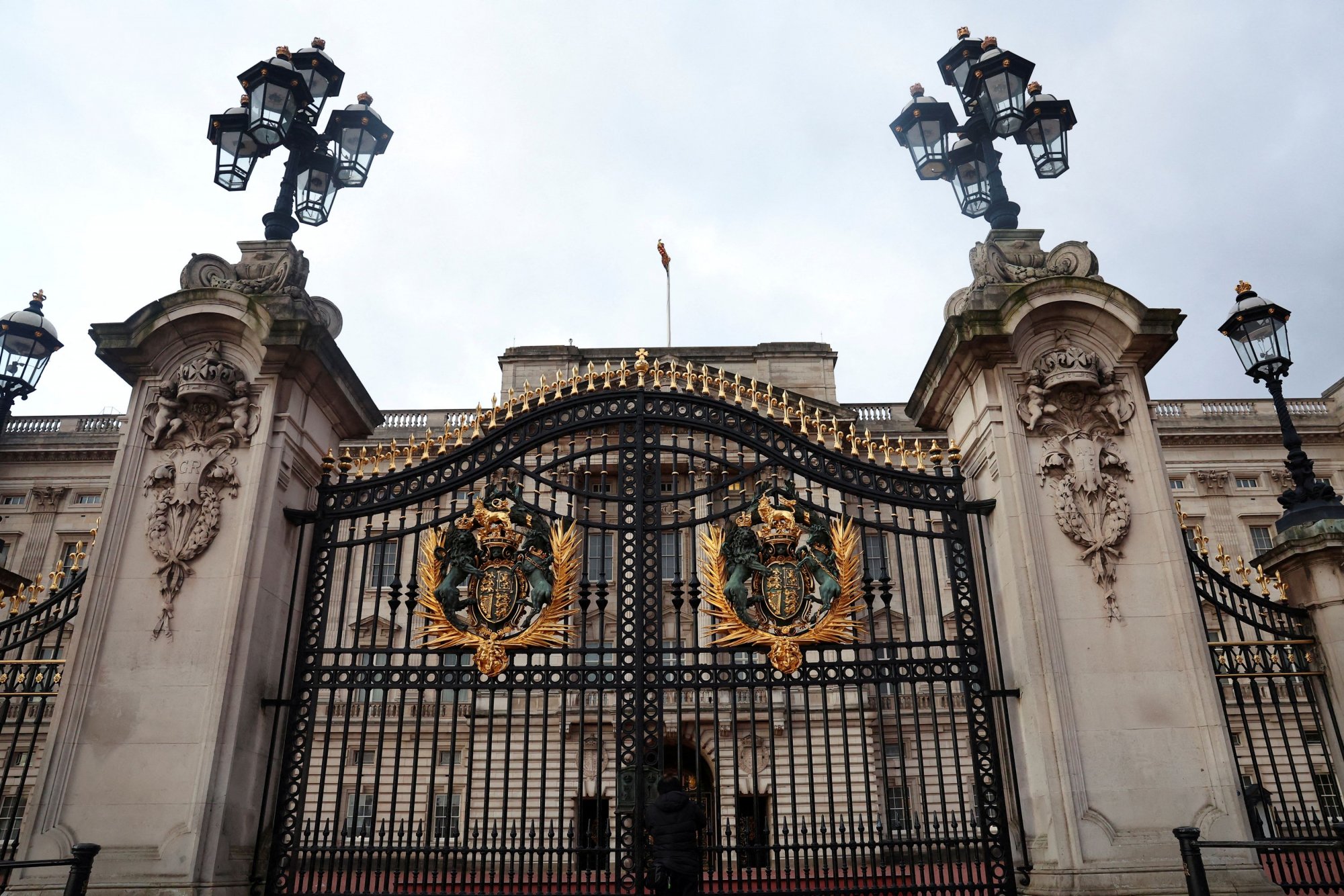 Κάρολος: Στο Ζενίθ η αναστάτωση στο Μπάκιγχαμ με τα fake news ότι πέθανε
