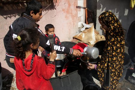Γάζα: Παραδόθηκαν οι 200 τόνοι ανθρωπιστικής βοήθειας
