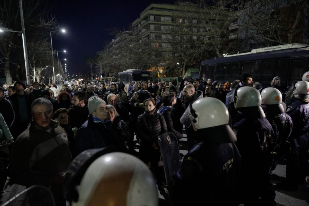 Γιατί φτάσαμε στην κανονικοποίηση των άκρων