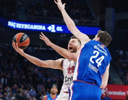 Εφές – Ολυμπιακός 85-72: Το τρένο έκανε στάση στην Πόλη