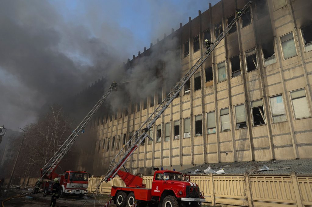 Ουκρανία: Τρεις νεκροί από ρωσική πυραυλική επίθεση στην πόλη Χάρκιβ