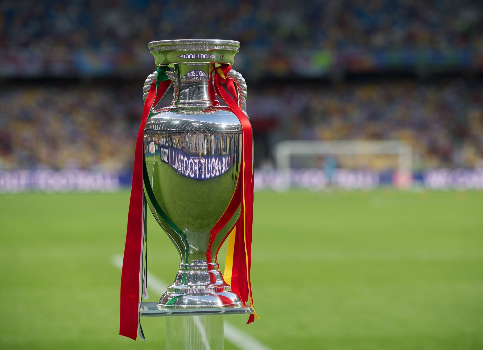 Δες από κοντά το κύπελλο του UEFA EURO 2024!