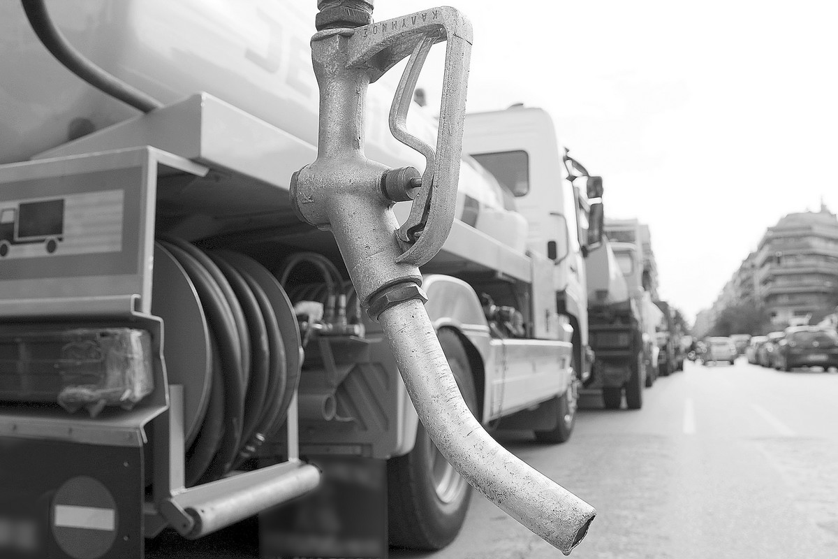 Βενζίνη: Οκτώ βυτία με διαλύτες καυσίμων εντόπισε η ΑΑΔΕ – Πώς τα βρήκε