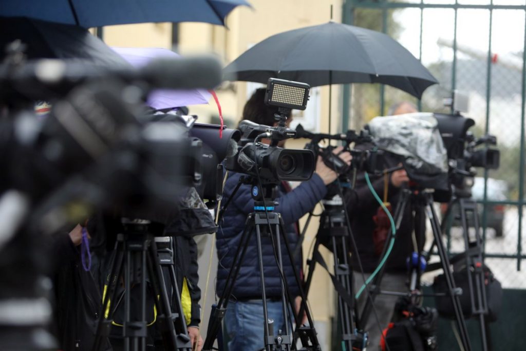 Ξεκίνησε η δίκη του πρώην σκηνοθέτη του Σασμού για βιασμό