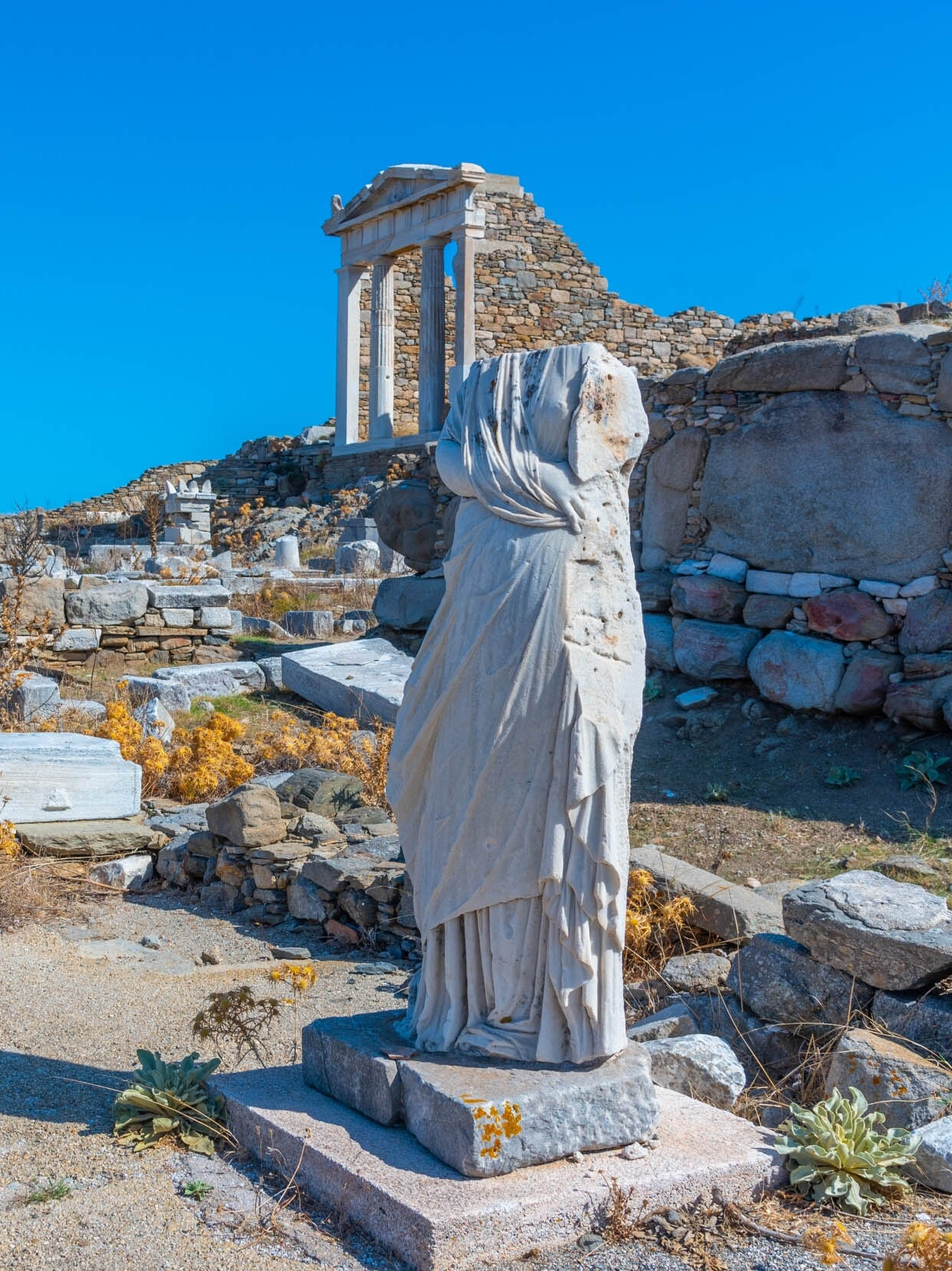 Μνημεία σε θανάσιμο κίνδυνο