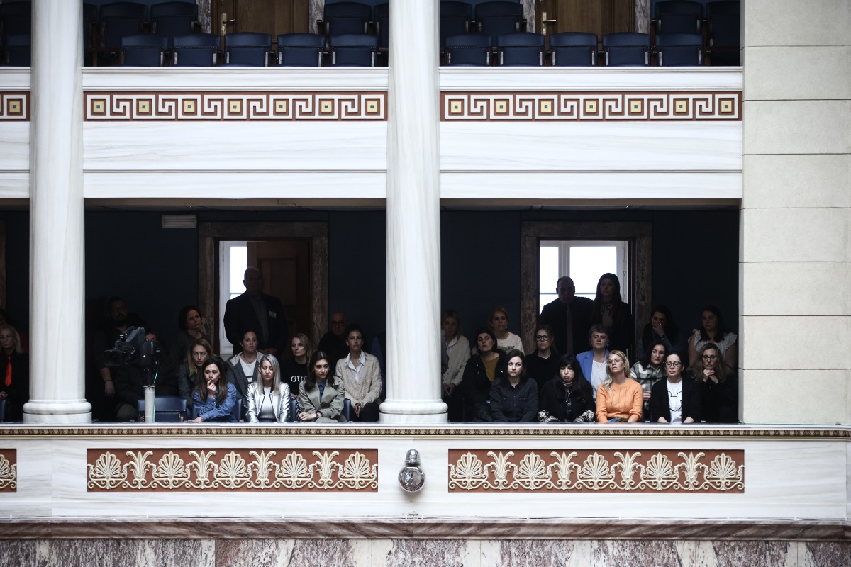 Με εντάσεις και καυγάδες η τελευταία πράξη στη Βουλή για τα Τέμπη