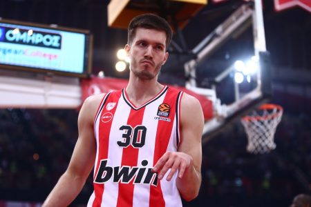 Ολυμπιακός: Οστικό οίδημα ο Πετρούσεφ, θα επανεκτιμηθεί η κατάστασή του