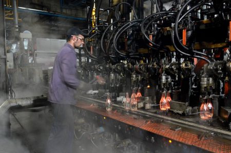 «Γιούλα»: Η ΓΣΕΕ ζητά να μην κλείσει το εργοστάσιο υαλουργίας