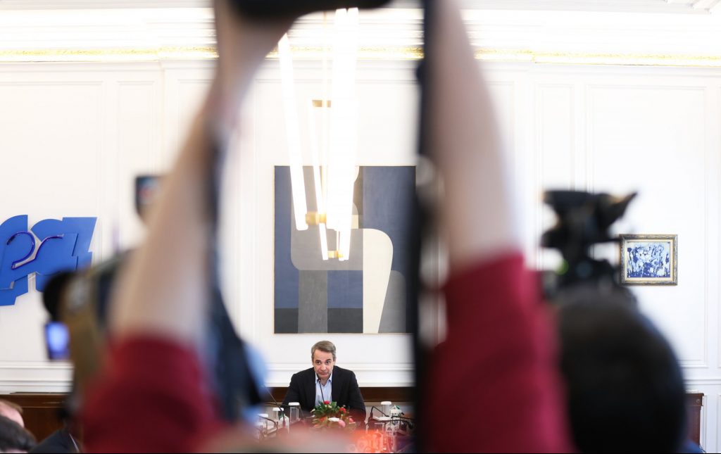 Δημοσκόπηση: Αυξάνεται η δυσαρέσκεια για την κυβέρνηση – Καταλληλότερος ο «Κανένας»