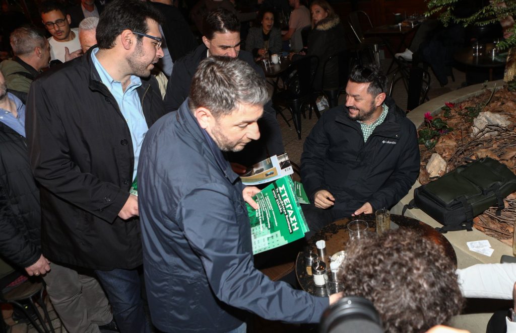 «Το ΠαΣοΚ θα ανέβει στις εκλογές»: Τι λένε στο κόμμα για τις δημοσκοπήσεις