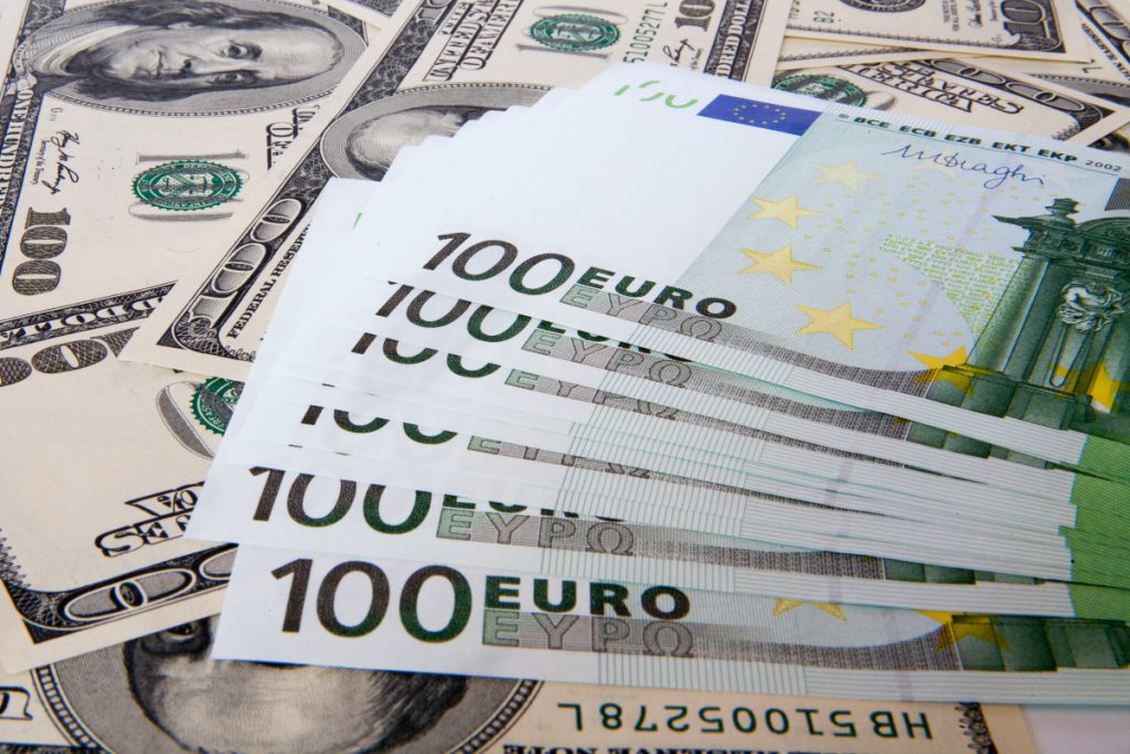 Περίπλοκα διλήμματα για τη νομισματική πολιτική