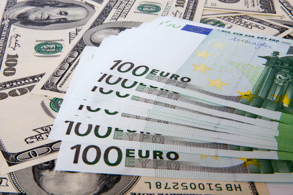 Περίπλοκα διλήμματα για τη νομισματική πολιτική