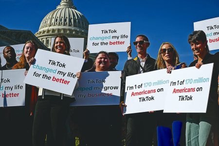 TikTok: Γιατί μπορεί να απαγορευθεί και τι πρόκειται να συμβεί μετά