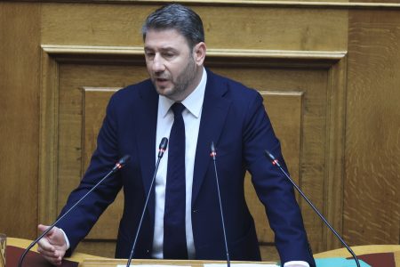 O Ανδρουλάκης κατέθεσε την πρόταση δυσπιστίας με ευθεία επίθεση στη ΝΔ