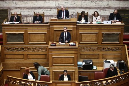 5 το πρωί: Υψηλοί τόνοι στη Βουλή για την πρόταση δυσπιστίας -Τραγωδία στην Βαλτιμόρη – Αποκλεισμός της Ελλάδας από το EURO