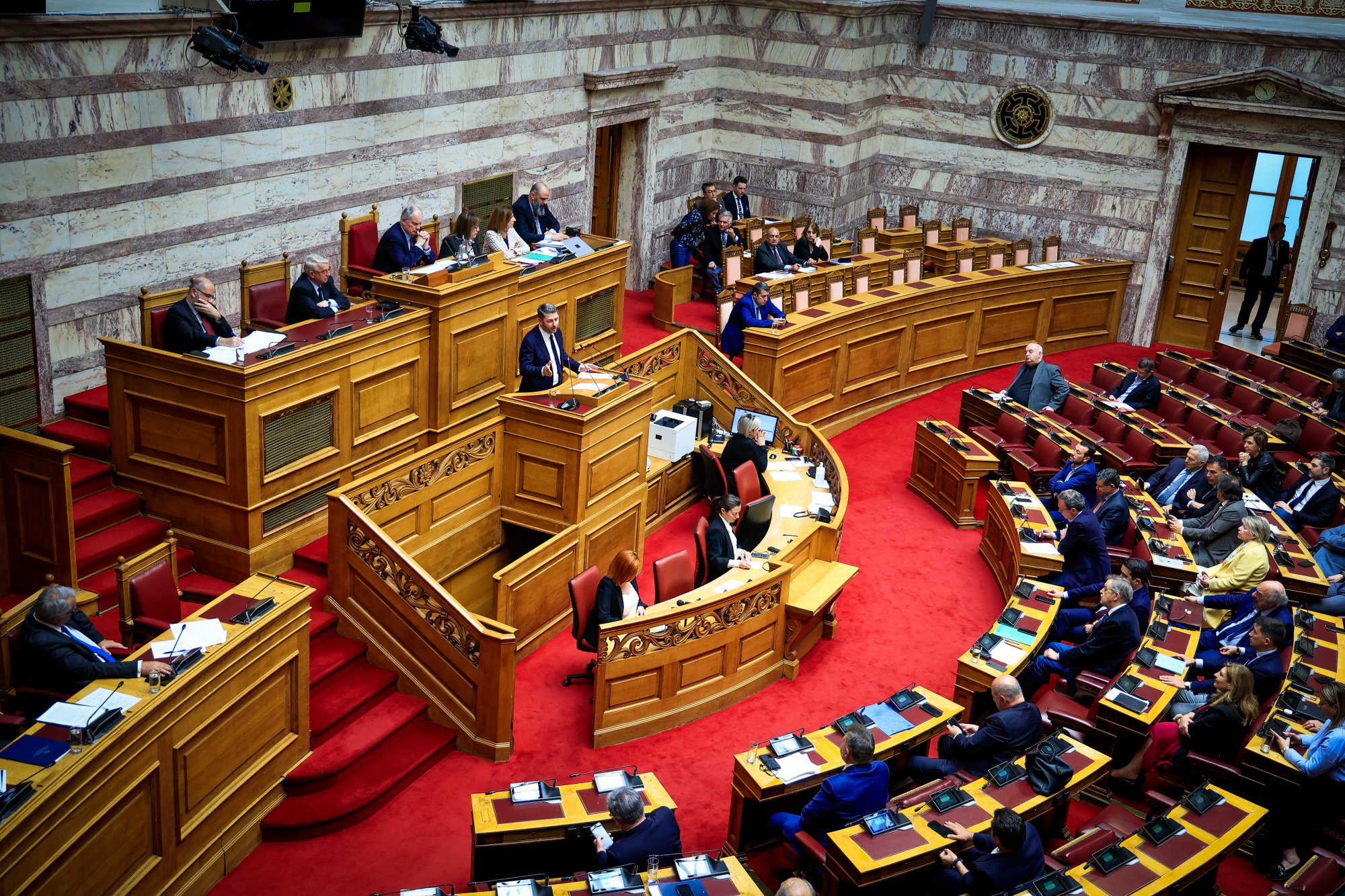 Πρόταση δυσπιστίας: Ξεκίνησε η διαδικασία στη Βουλή – Live η συζήτηση