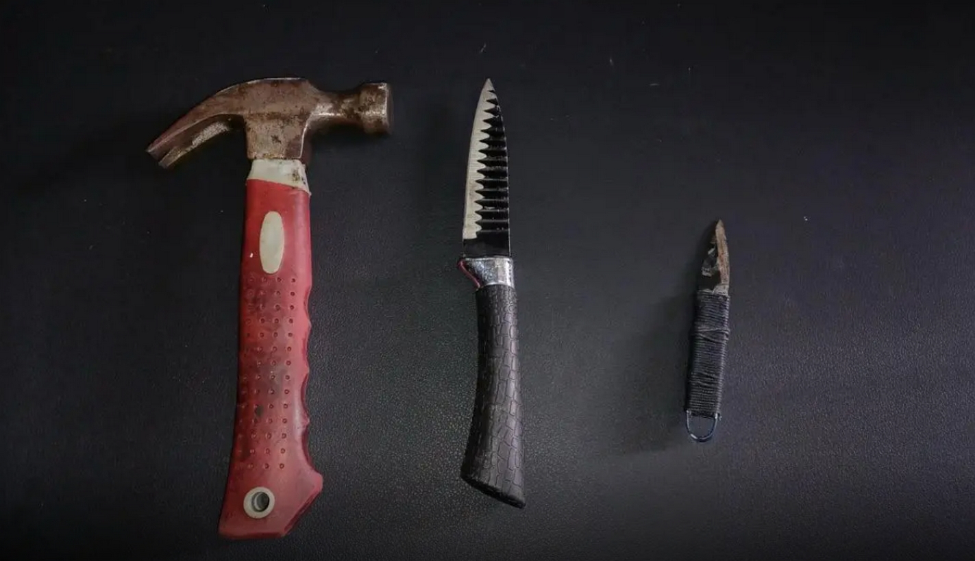 Πατήσια: Αυτά είναι τα δολοφονικά όπλα της επίθεσης στο σχολείο