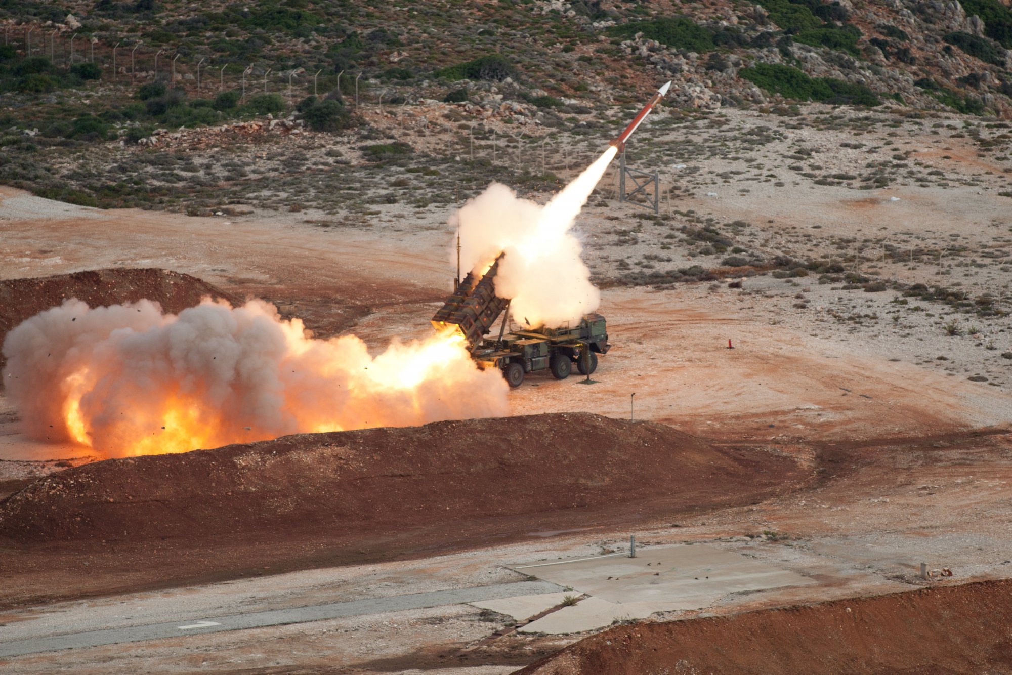 ΝΑΤΟ: Σκέψεις για κατάρριψη ρωσικών πυραύλων που πλησιάζουν κράτη – μέλη