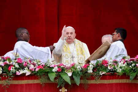 Πάπας Φραγκίσκος: Εκκληση υπέρ της ειρήνης στο μήνυμά του για το Καθολικό Πάσχα