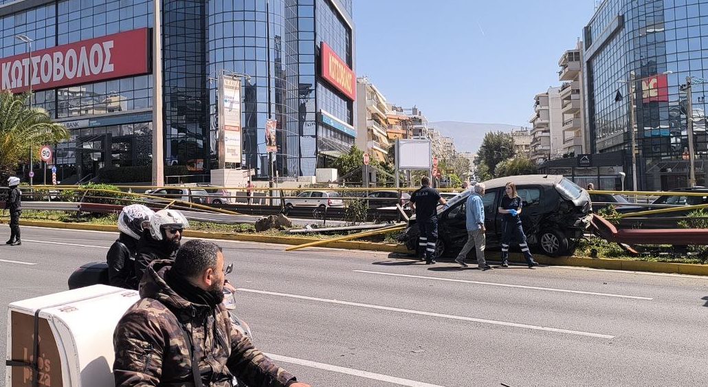 Σοβαρό τροχαίο στη Συγγρού – Σφοδρή σύγκρουση με δύο ΙΧ