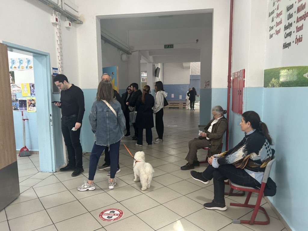 Τουρκία – Εκλογές: Υποτονική η κίνηση στις κάλπες – Ψηφοφόροι μιλούν στο ΒΗΜΑ