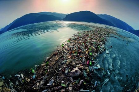 Αδιέξοδο στη Γενεύη: Χωρίς δεσμευτική συνθήκη οι διαπραγματεύσεις για την πλαστική ρύπανση