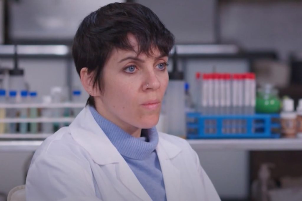 Η Γη της Ελιάς: Η Αντωνία και η Αλκμήνη πιάνονται στα χέρια