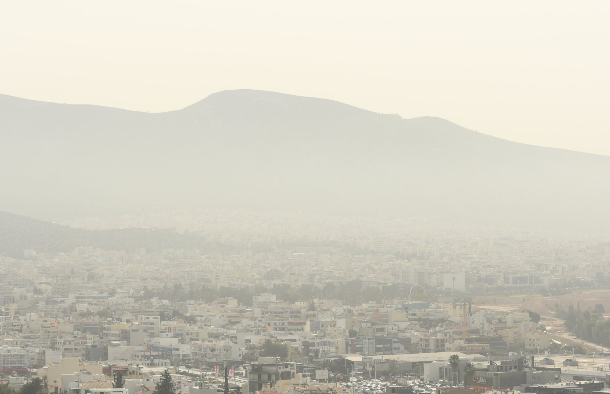 Καιρός: Λασποβροχές, ζέστη και ισχυροί άνεμοι Foehn την Τρίτη