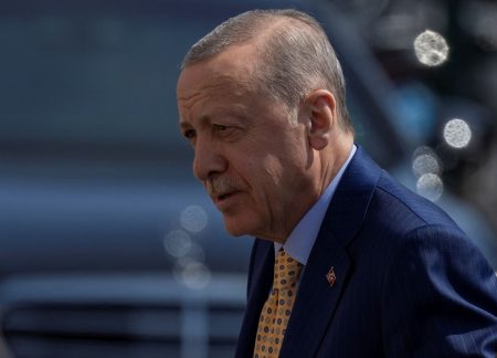Ερντογάν σε Αμπάς: «Η Τουρκία απέναντι στις βάρβαρες ισραηλινές επιθέσεις»