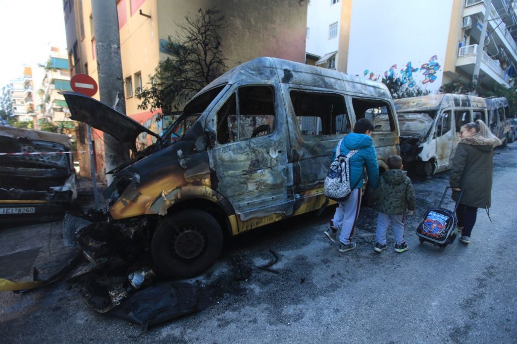 Aνάληψη ευθύνης για τον εμπρησμό των σχολικών λεωφορείων στου Ζωγράφου