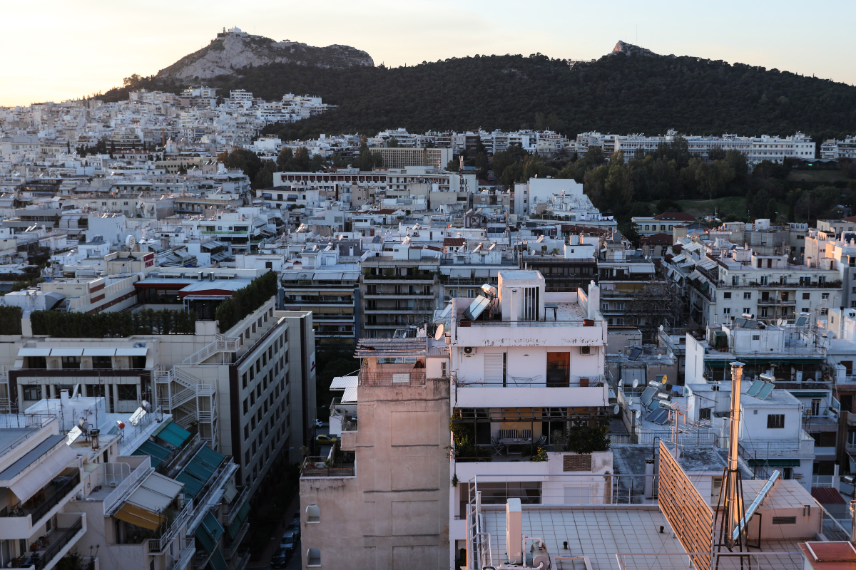 Η διπλή κρίση της στέγης