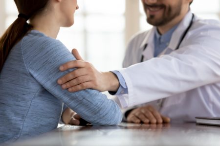 Μεγαλύτερη επιβίωση από καρκίνο με καινοτόμες θεραπείες