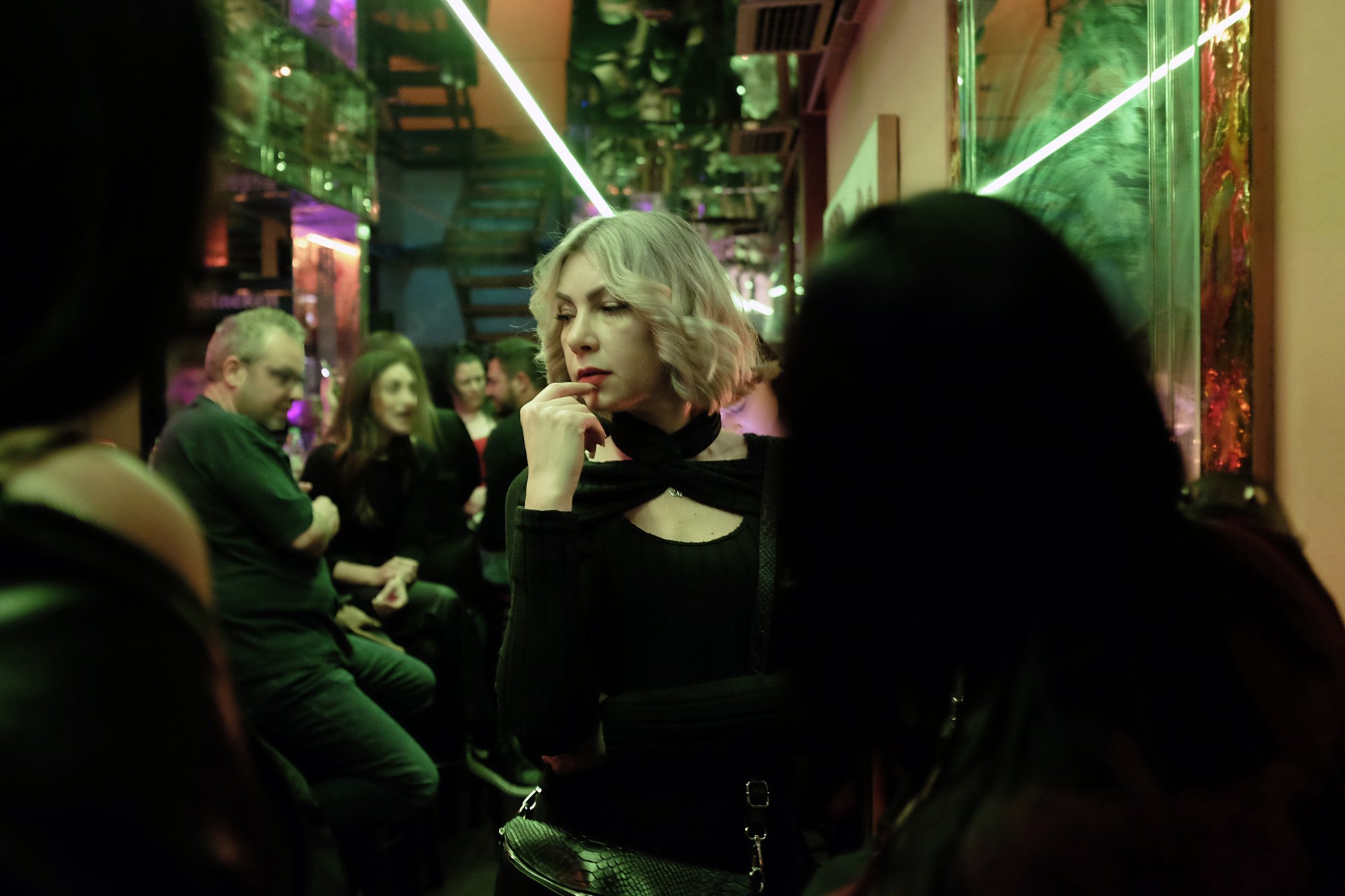Scorpios Music Bar: Περάσαμε ένα βράδυ στο πιο viral μπαρ της Ελλάδας