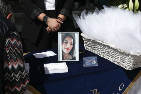 Αγιοι Ανάργυροι: Ντυμένη νύφη κηδεύεται η 28χρονη Κυριακή