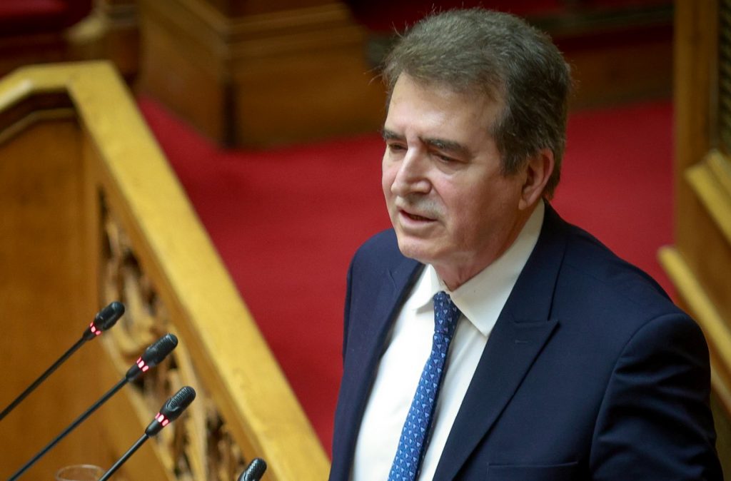 Χρυσοχοΐδης: «Απόψε είχαμε 73 συλλήψεις για ενδοοικογενειακή βία»