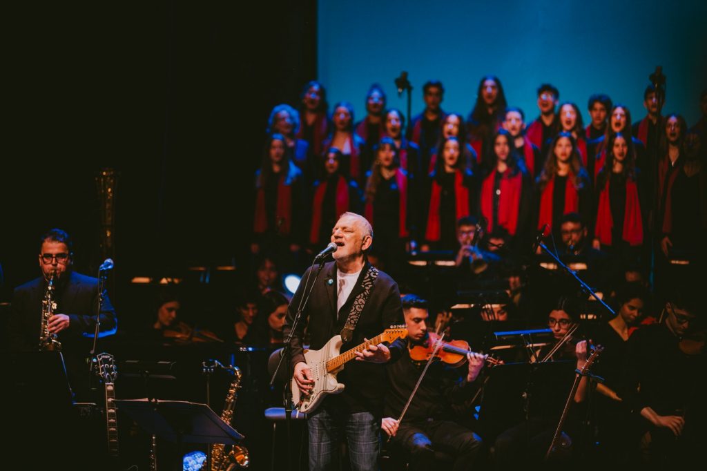 To ταξίδι του Νίκου Πορτοκάλογλου στο Μέγαρο Μουσικής Αθηνών