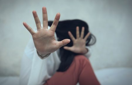Ενδοοικογενειακή βία: 26 περιστατικά καταγγέλθηκαν μόνο το Σάββατο