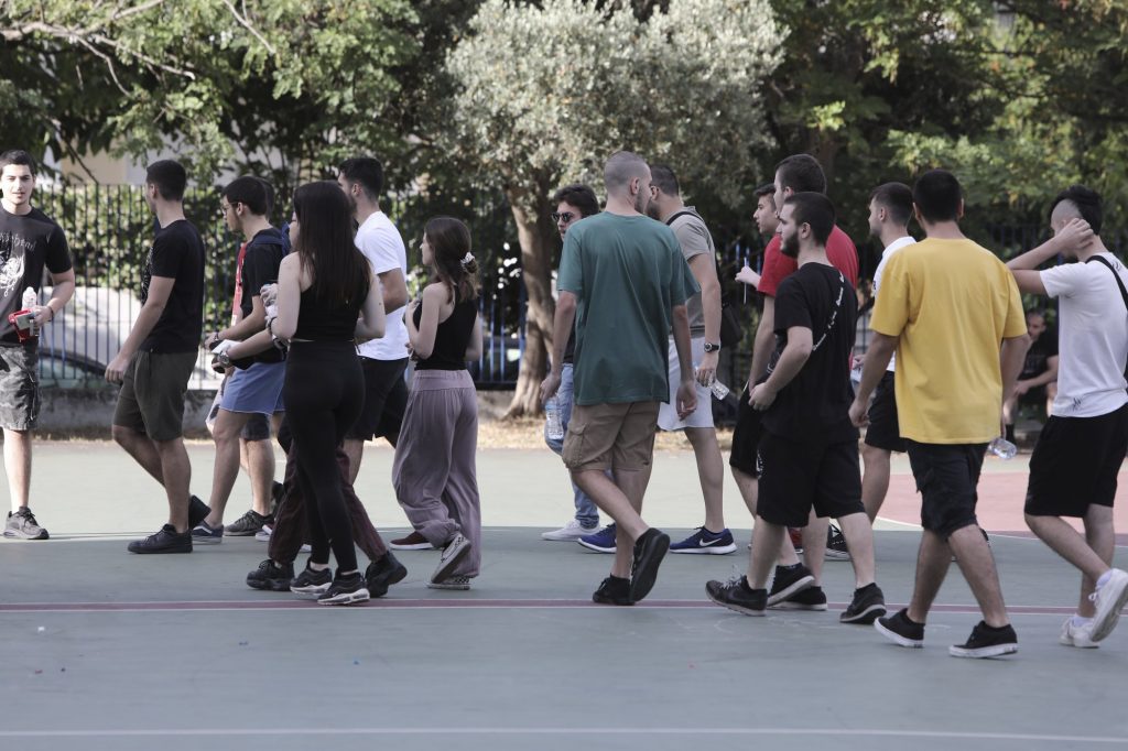 Μαθητές – Σχολεία: «Μη με ξυπνάς απ’ τις έξι… σήμερα θα κάνω κοπάνα»