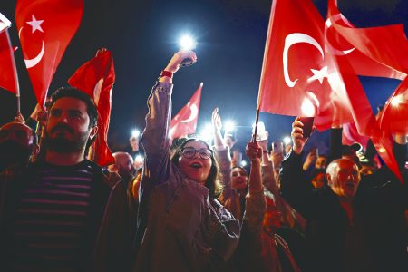 Τουρκία: Αλλαγή κλίματος με ανησυχίες για ρελάνς Ερντογάν