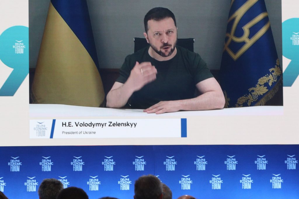 Ζελένσκι από Φόρουμ Δελφών: Ο Πούτιν πρέπει να χάσει