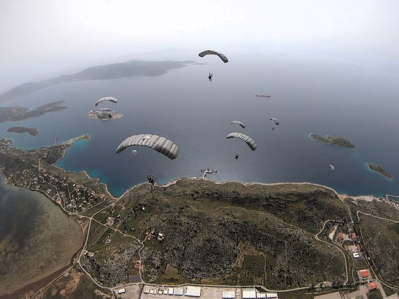 ΓΕΕΘΑ: Θεαματικά στιγμιότυπα από στρατιωτική άσκηση Ελλάδας – ΗΠΑ