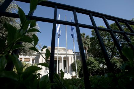 Ιράν-Ισραήλ: Οικονομικές επιπτώσεις και υβριδικός πόλεμος ανησυχούν την Αθήνα