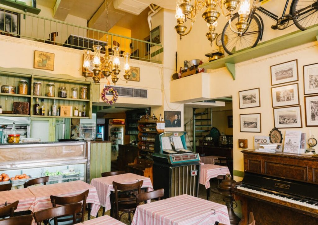 Τρία κορυφαία τσιπουράδικα για θαλασσινούς μεζέδες στο κέντρο της Αθήνας