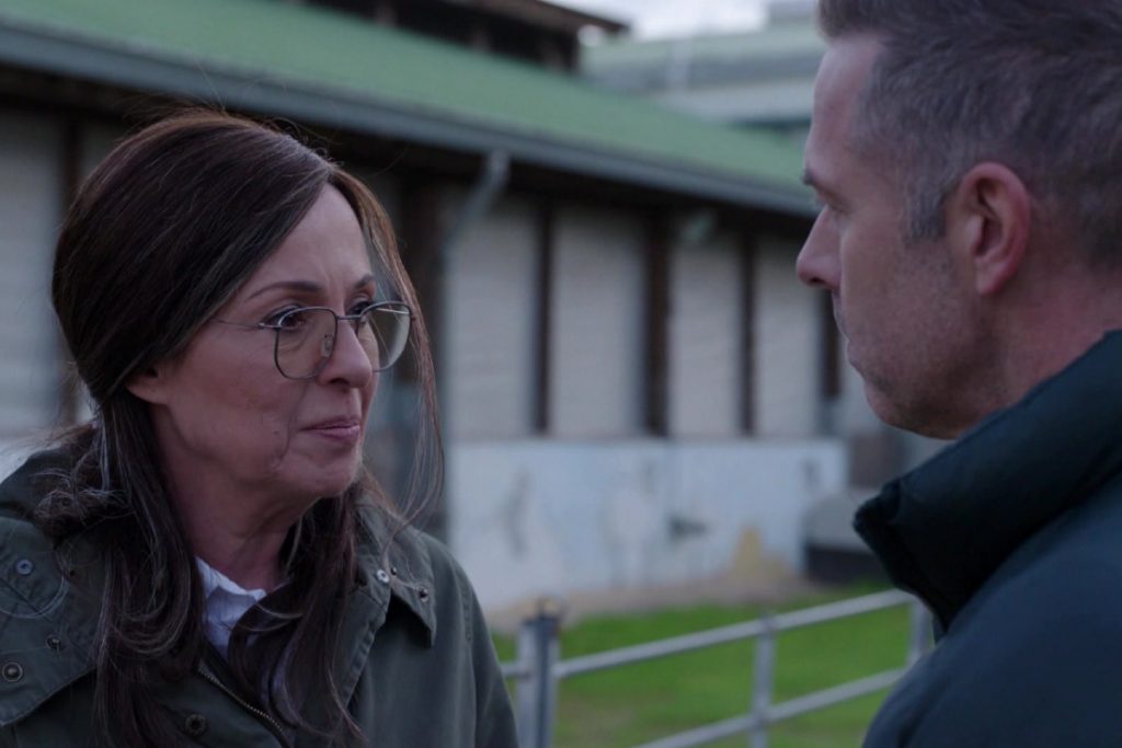 Famagusta: Η Χριστίνα πείθεται να δώσει τη μαρτυρία της στον Μάικλ